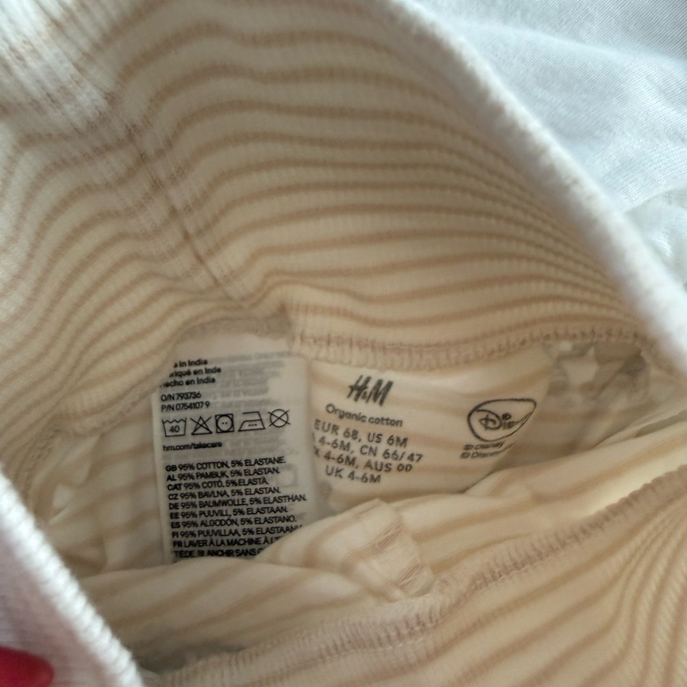 H&M Disney collab - Winnie the Pooh Cream Baby Outfit Set and Onesie - Picture 7 of 9